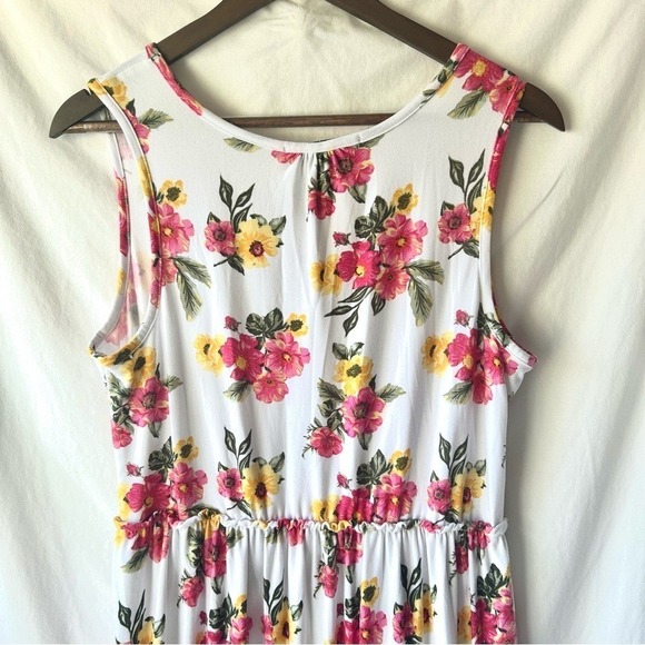 Absolutely Famous White and Pink Pleated Sundress - Picture 3 of 5